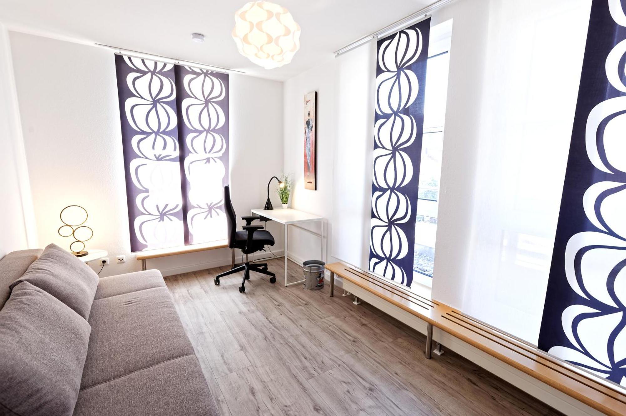 Grosszuegiges Helles Penthouse -Komplette Etage- Mit Balkon Und Stellplatz In Ruhiger Lage Kulmbach Exterior foto
