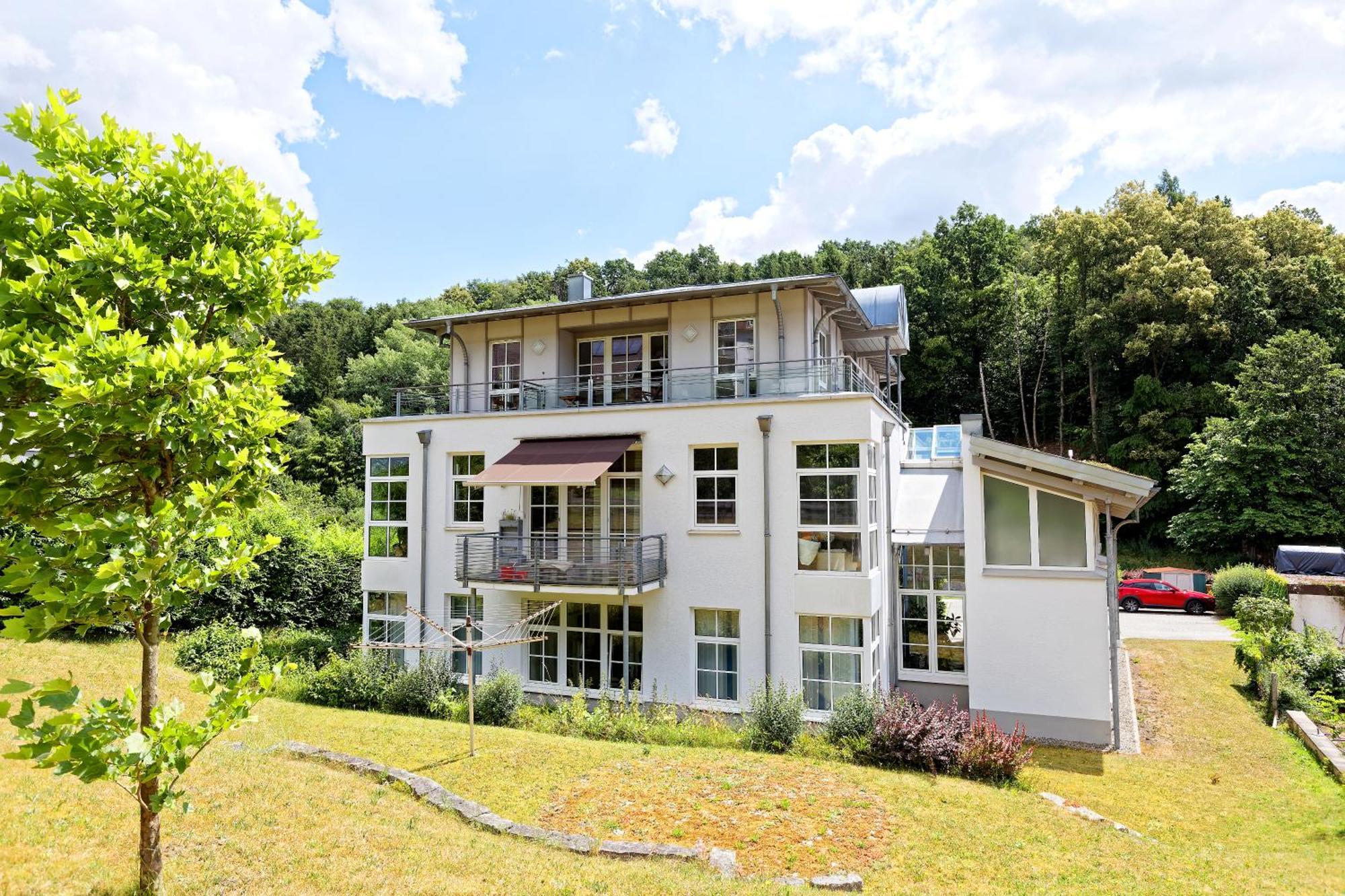 Grosszuegiges Helles Penthouse -Komplette Etage- Mit Balkon Und Stellplatz In Ruhiger Lage Kulmbach Exterior foto