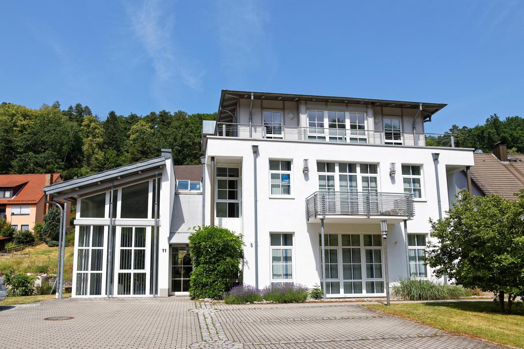 Grosszuegiges Helles Penthouse -Komplette Etage- Mit Balkon Und Stellplatz In Ruhiger Lage Kulmbach Exterior foto